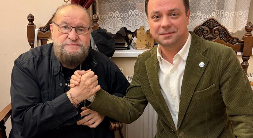 „Nem ajándékba kaptam” – mondja Deák Bill Gyula a választások előtt fideszeseknek sunyiban kiosztott NKA-pénzekből neki juttatott 100 millióról