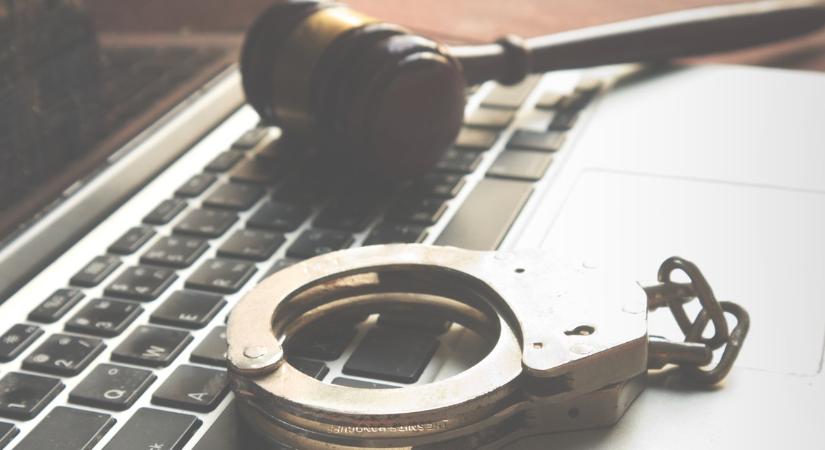 Gyermekpornográfia miatt ítélték el a borsodi férfit: különösen kegyetlen felvételek kerültek elő