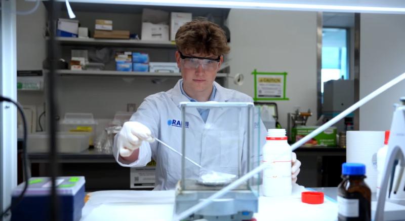 Lítium, kobalt, nikkel: egy vizes eljárással percek alatt visszanyerhetők a használt akkumulátorból