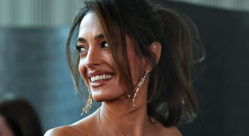 Mindenki Amal Clooney-t bámulta, amikor megjelent ebben a miniruhában