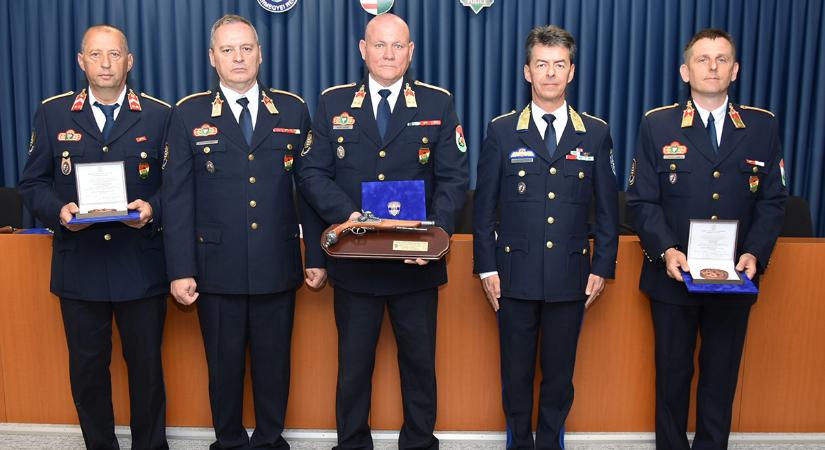 Elismeréseket és kitüntetéseket adtak át a Békés Vármegyei Rendőr-főkapitányság ünnepségén
