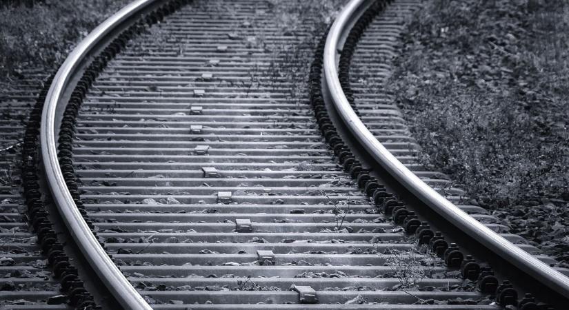 Drámai jelenetek a Budapest felé tartó vonaton: késsel fenyegetőzött a férfi a szerelvényen