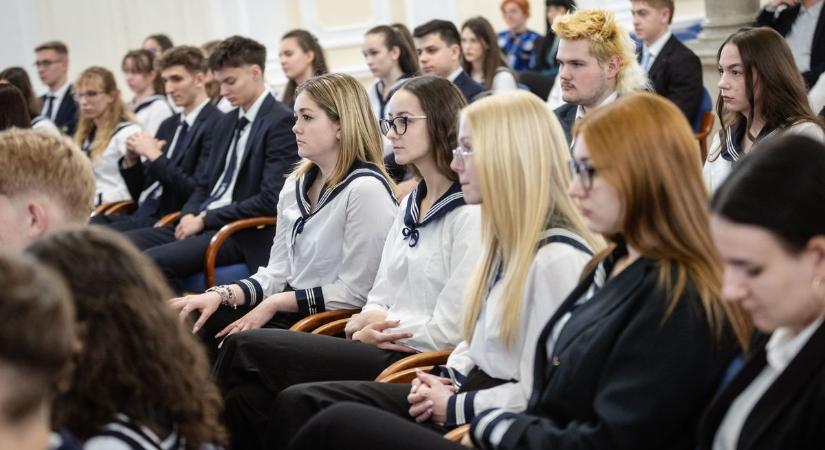 30 év hagyománya folytatódott Zalaegerszegen – jutalmazták a legjobban teljesítő végzős diákokat
