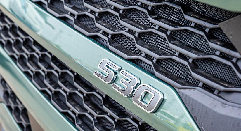 Különleges vontató érkezett Magyarországra