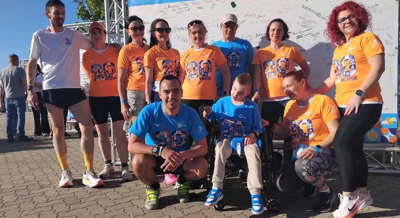 209 kilométernyi szeretet: te is vehetsz Zsombinak, az esőgyereknek egy kilométert