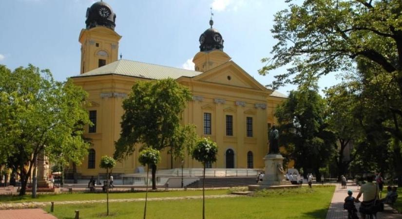 Dicsőítő zenei programsorozat indul a Nagytemplom mögött