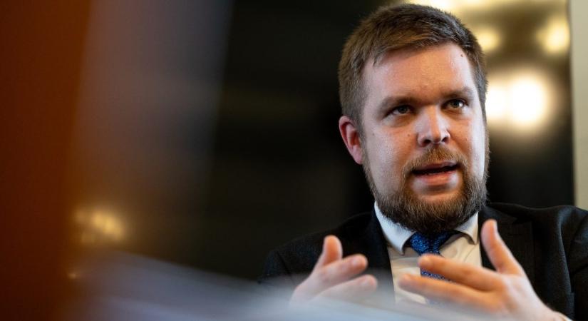 Rendőrök jelentek meg Pintér Bence győri polgármesternél, hogy helyi fideszes politikusokról kérdezzék