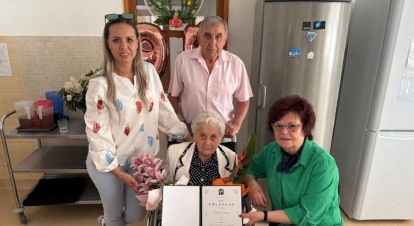 Születésnapján köszöntötték a 95 éves Rózsika nénit