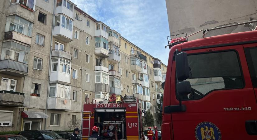 Tűz ütött ki a tömbházlakásban, egy férfi bennégett
