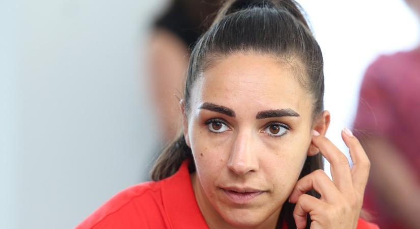 A könnyeivel küszködve búcsúzott a szurkolóktól Szucsánszki Zita