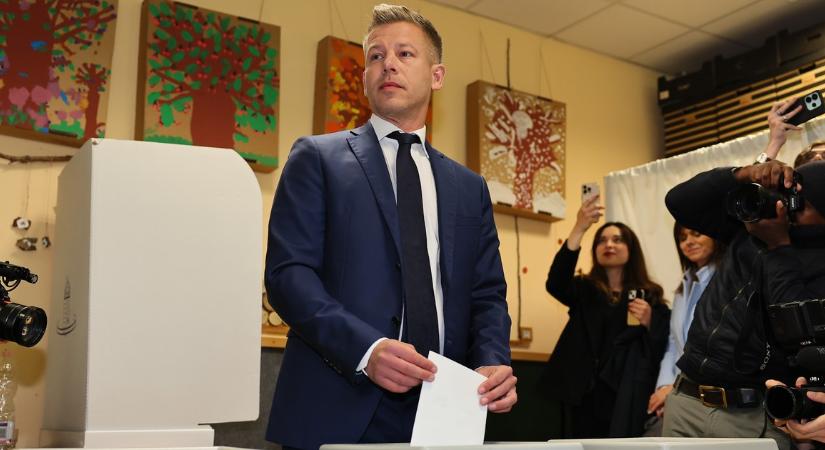 Besúgók nyomába ered Magyar Péter: ezzel a rendszerváltás óta adósok a politikusok