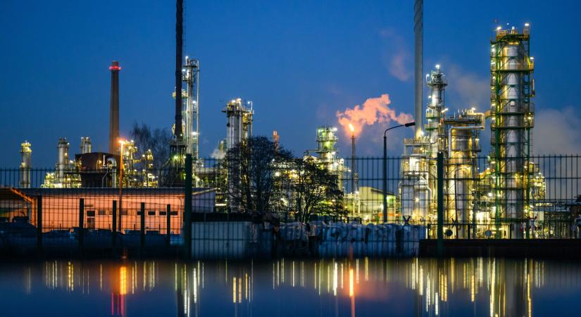 Rendkívüli állapotot hirdettek az ukrán támadás alatt álló Tuapszéban