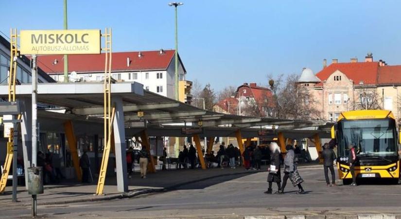 Jöttek, láttak, verekedtek. Tömegbunyó a Búza téren fényesnappal