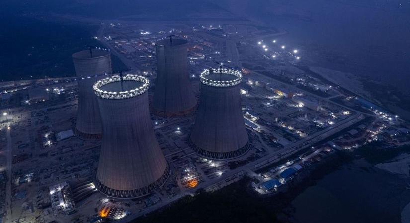 Kész, elindult: az oroszok beüzemelték Paks II. testvérét, csodájára járnak az új atomerőműnek – a Roszatom-vezér töltötte be a nukleáris üzemanyagot