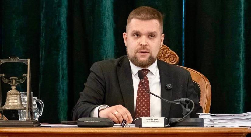 Rendőrök jelentek meg a győri polgármesternél, őket keresték