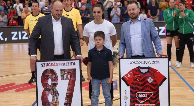 Könnyeivel küzdött a MOL Esztergom és a Fradi legendája – elbúcsúztatták Szucsánszki Zitát videó