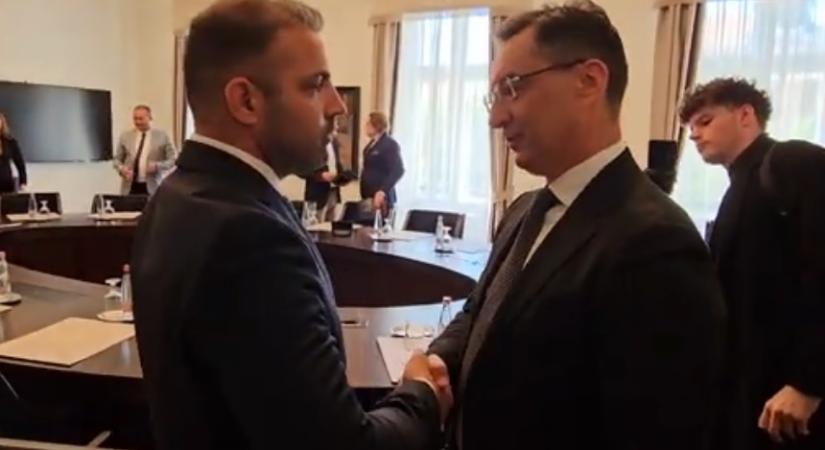 18 másodperces kézfogás: ezt kérte Papp László Tárkányi Zsolttól