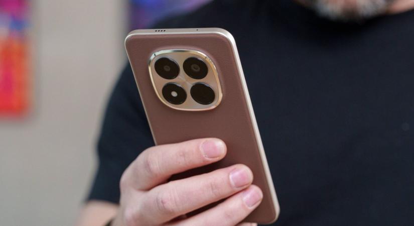 A Redmi három 10 000 mAh-s akkumulátorral szerelt mobilon is dolgozik