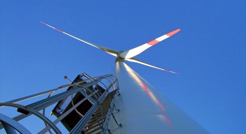 Meghátrál a tavasz, viharos széllel érkezik a lehűlés