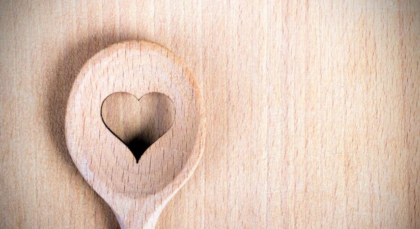 Egy apró lyuk egy fakanál közepén – és mégis sokan teljesen félreértik, mire való