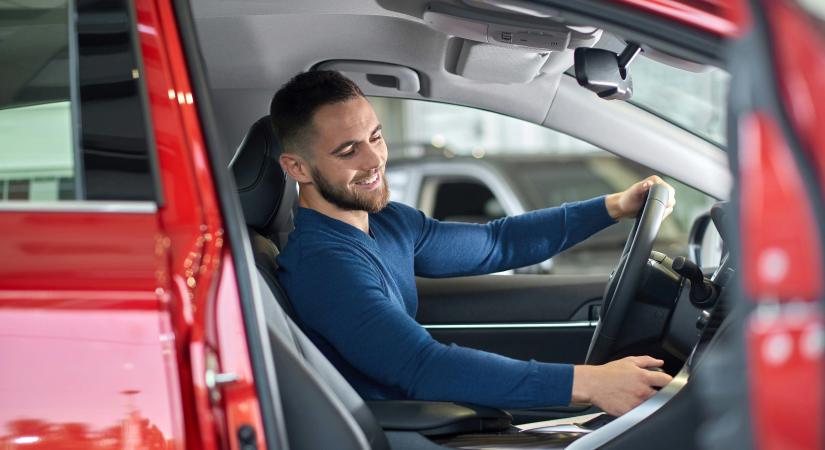 Csak használt autóra telik, de azzal családtagként bánnak a magyarok