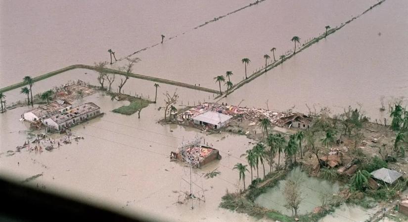 Pokoli ciklon csapott le Bangladesre: falvak tűntek el a térképről