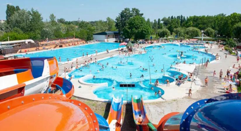 Bekavar az energiaár a strandszezonba: Később nyitnak a fürdők és ennyivel drágul a belépő 2026-ban