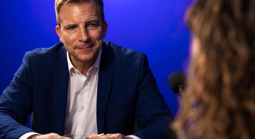 Gazdaság AI-korszak ide vagy oda: az üzlet még mindig ember és ember között köttetik