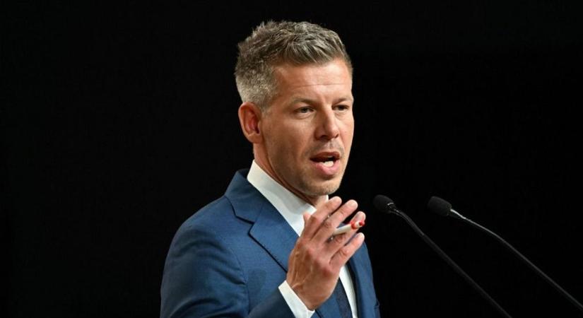 Veszélyben a családtámogatások – Berlinből figyelmeztették Magyar Pétert