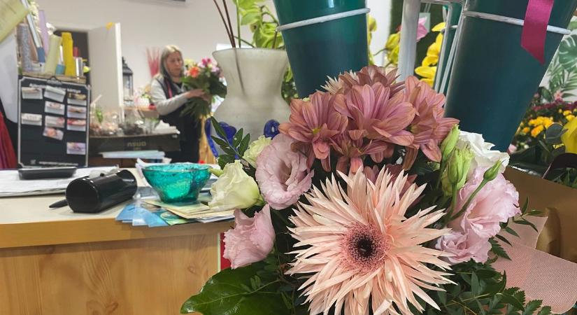 Máshogy kérik a nagymamáknak, mint az anyukáknak: a virágárus elárulta, mi most a trend  fotók