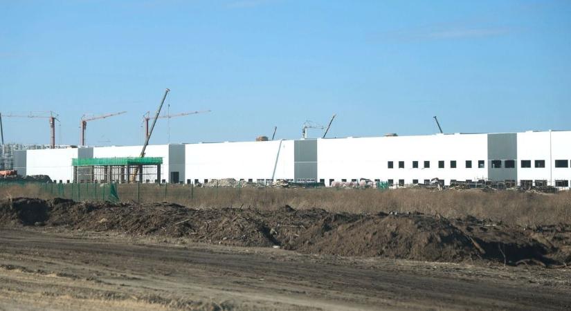 Egész Kína most erre a magyar óriásgyárra figyel, a jövője múlik rajta: kulcspozícióba került az ország, nagyon sokat kérhet cserébe