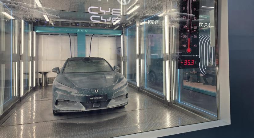 Hűtőkamrába zárva: mutatjuk a -35 fokon is pár perc alatt feltölthető villanyautót