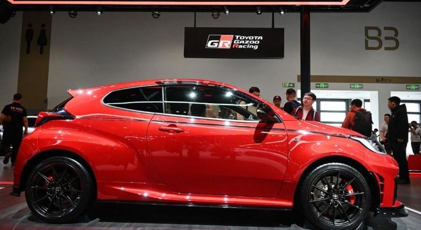 Már nem a Suzuki a magyarok kedvenc autója, ilyen még sose történt: úgy veszik ezt a márkát, hogy alig győzi – új kínai bajnok emelkedett fel, szomorú a BYD