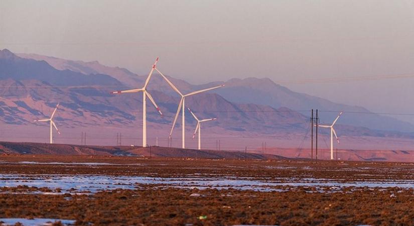 Kína a zöldenergiára, az amerikaiak az olajra és a földgázra tesznek