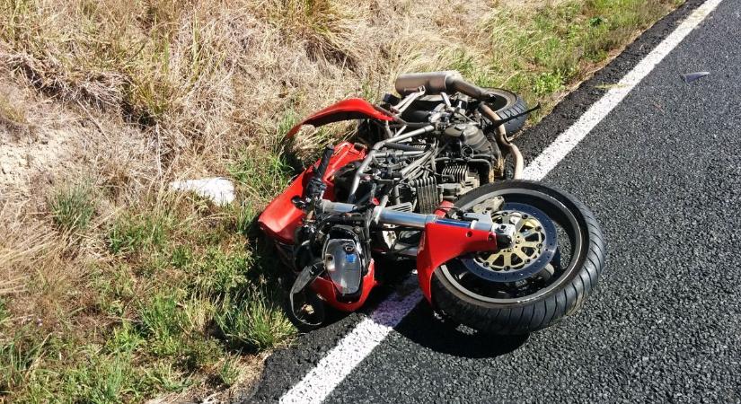 Szörnyű tragédia Szekszárd mellett: a 67 éves motoros a helyszínen meghalt
