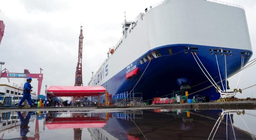 Akkora autószállító épült Kínában, hogy egy év összes Ferrarija elférne rajta