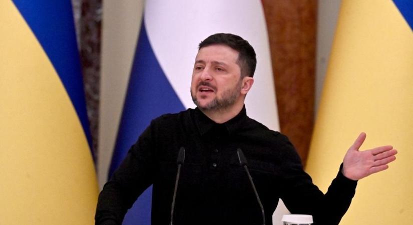 Zelenszkij meglepő bejelentést tett: rájött, honnan szerez pénzt a háborúhoz – Ukrajna eladja a fegyvereit, túl sok van belőle