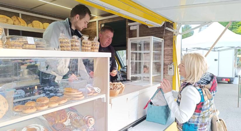 Vadkovászos kenyerek, a Zita Pékműhely finomságai a csornai piacon is - videó