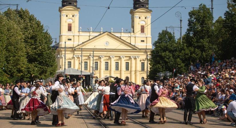 Hoppá! Különleges kocsival tér vissza a Debreceni Virágkarnevál