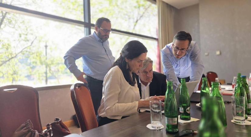 Politico: Magyar Péter stábja még az Orbán-kormány volt minisztereivel is együttműködött, hogy hazahozzák az uniós pénzeket