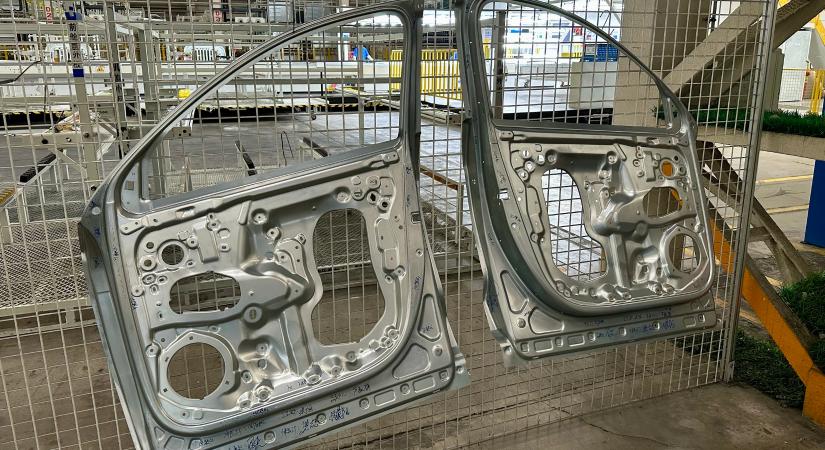 Ketyeg az óra: hat hónapot kapott a szegedi BYD-gyár