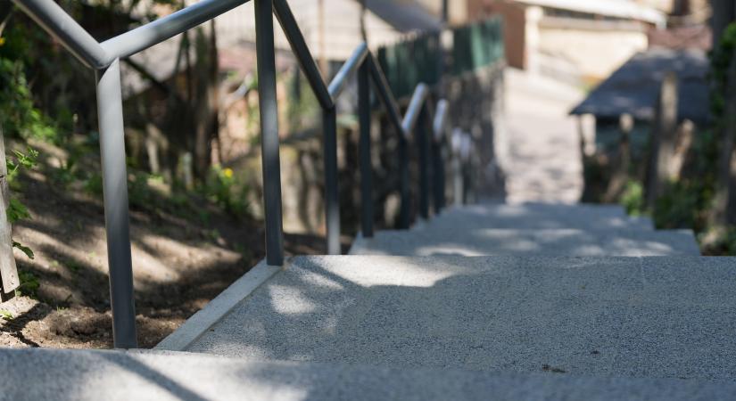 Elkészült a Tündérpart utcai lépcsősor