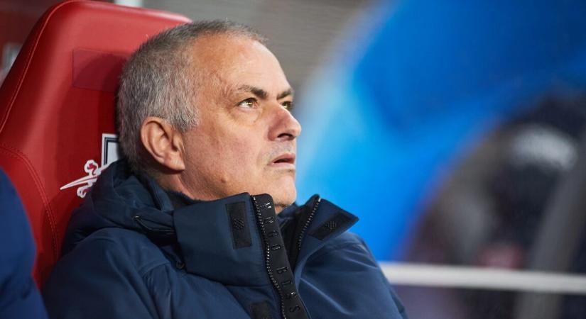 A Manchester United kirúgott edzője kerülhet a Real Madridhoz tartó Mourinho helyére