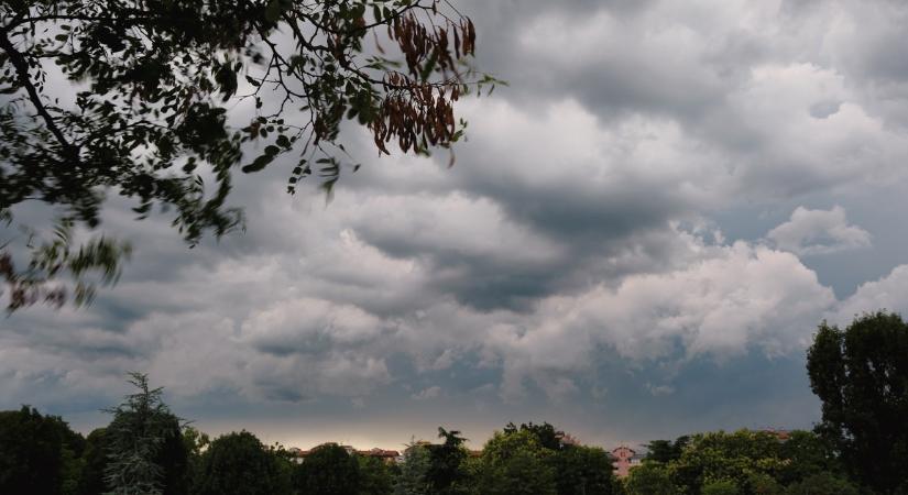 Órákon belül lecsap ránk a hidegfront viharos széllel, ami jövő héten jön...