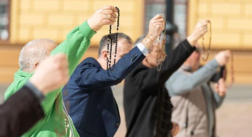 A Dóm térre várják imádkozni a férfiakat