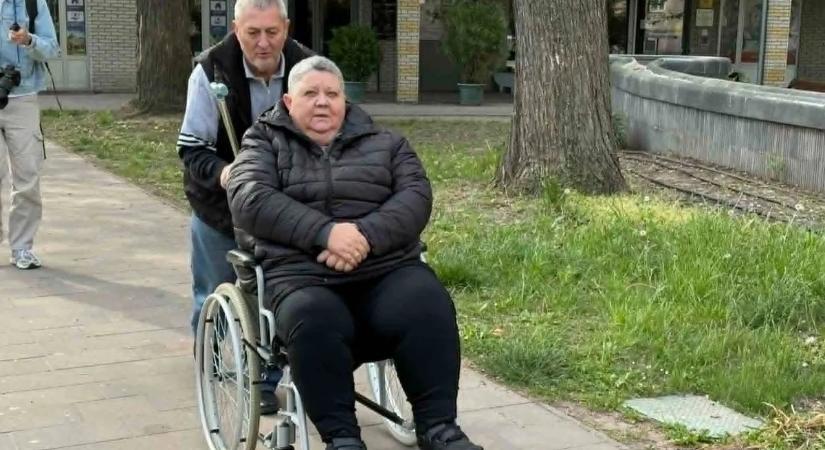 Megérkeztek a bíróságra Till Tamás gyászoló szülei