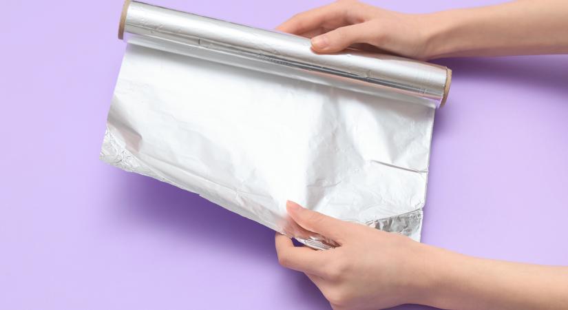 Tegyen két evőkanál ecetet egy alumíniumfóliára, és megszabadul egy komoly konyhai problémától