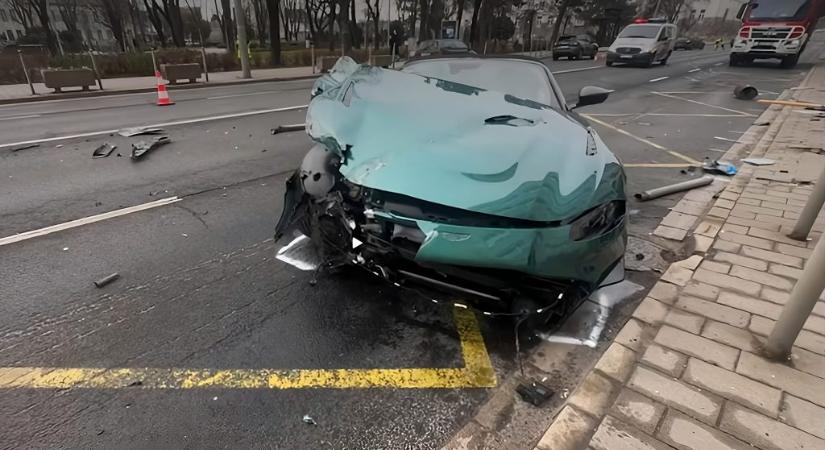 Vádat emeltek a győri Aston Martin-os gázoló ellen, letöltendő börtönbüntetést indítványoztak