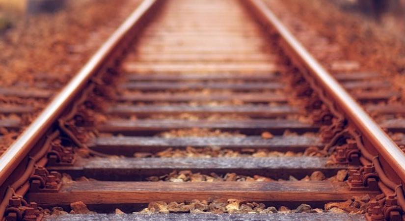 21 milliós kárt okozott, vádat emeltek egy vonatszerelvényt megrongáló férfi ellen