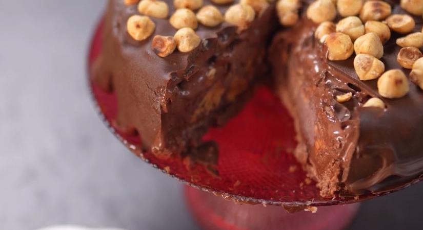 Csokoládés, mogyorós fagylalttorta